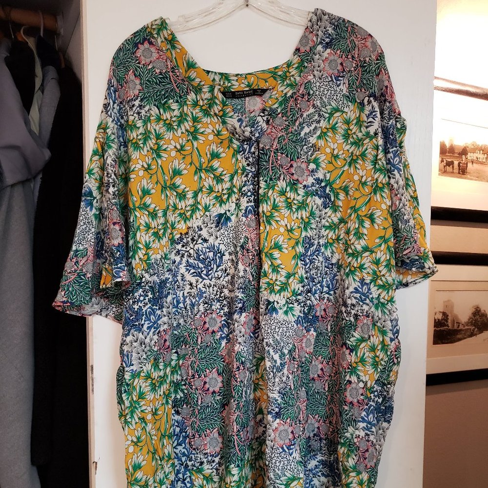 Zara size XL viscose Colorful Floral short sleeve tunic top, never worn